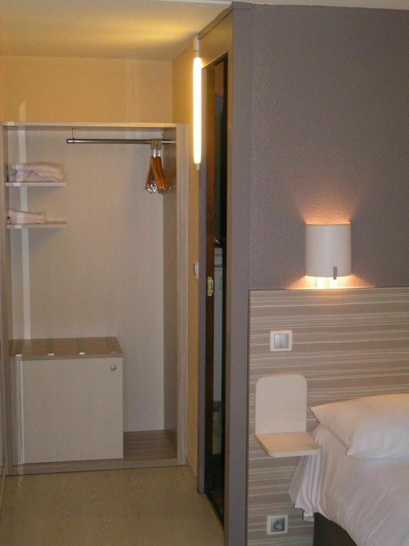 Kyriad Bellegarde - Geneve Chatillon-en-Michaille Exterior foto